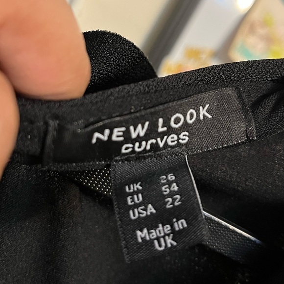 New Look Curve ruffle front bodysuit in black - Picture 5 of 5